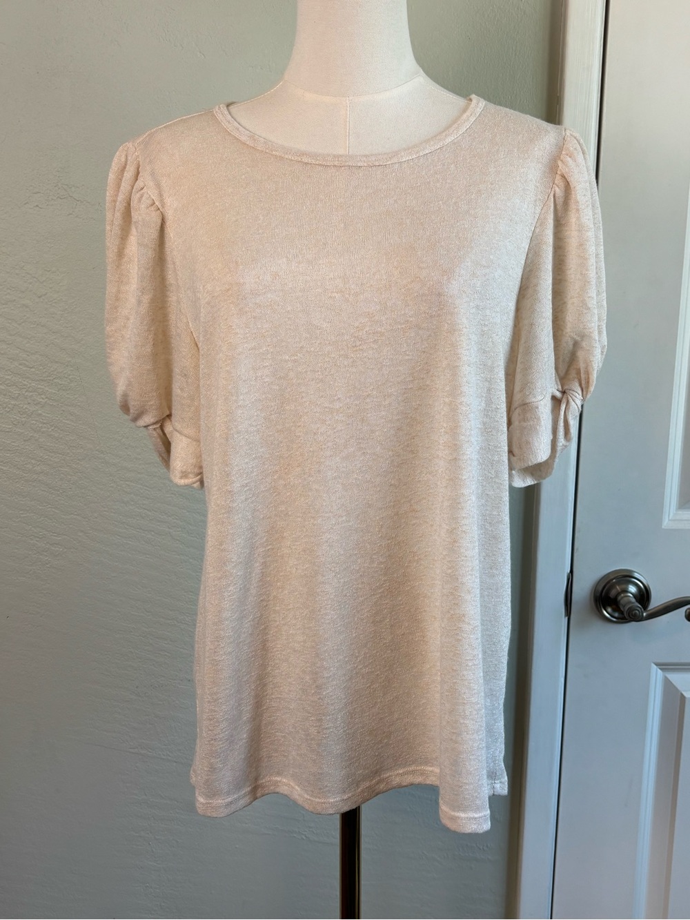 Bundle 2/$30! Bobeau Peachy Cream Puff Sleeve Short Sleeve Top M